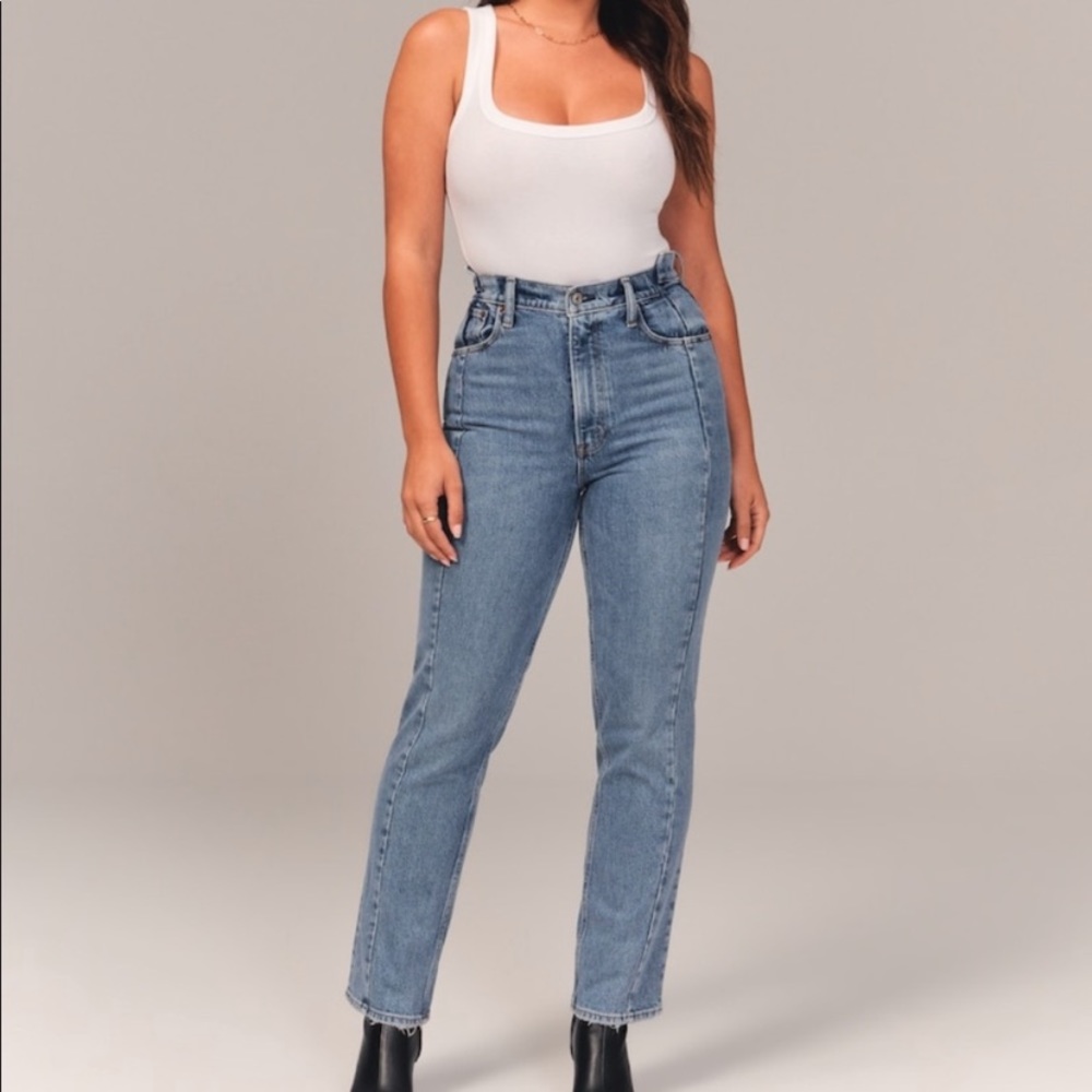 Abercrombie and Fitch the 90’ straight ultra high Rise jeans size 27/4R